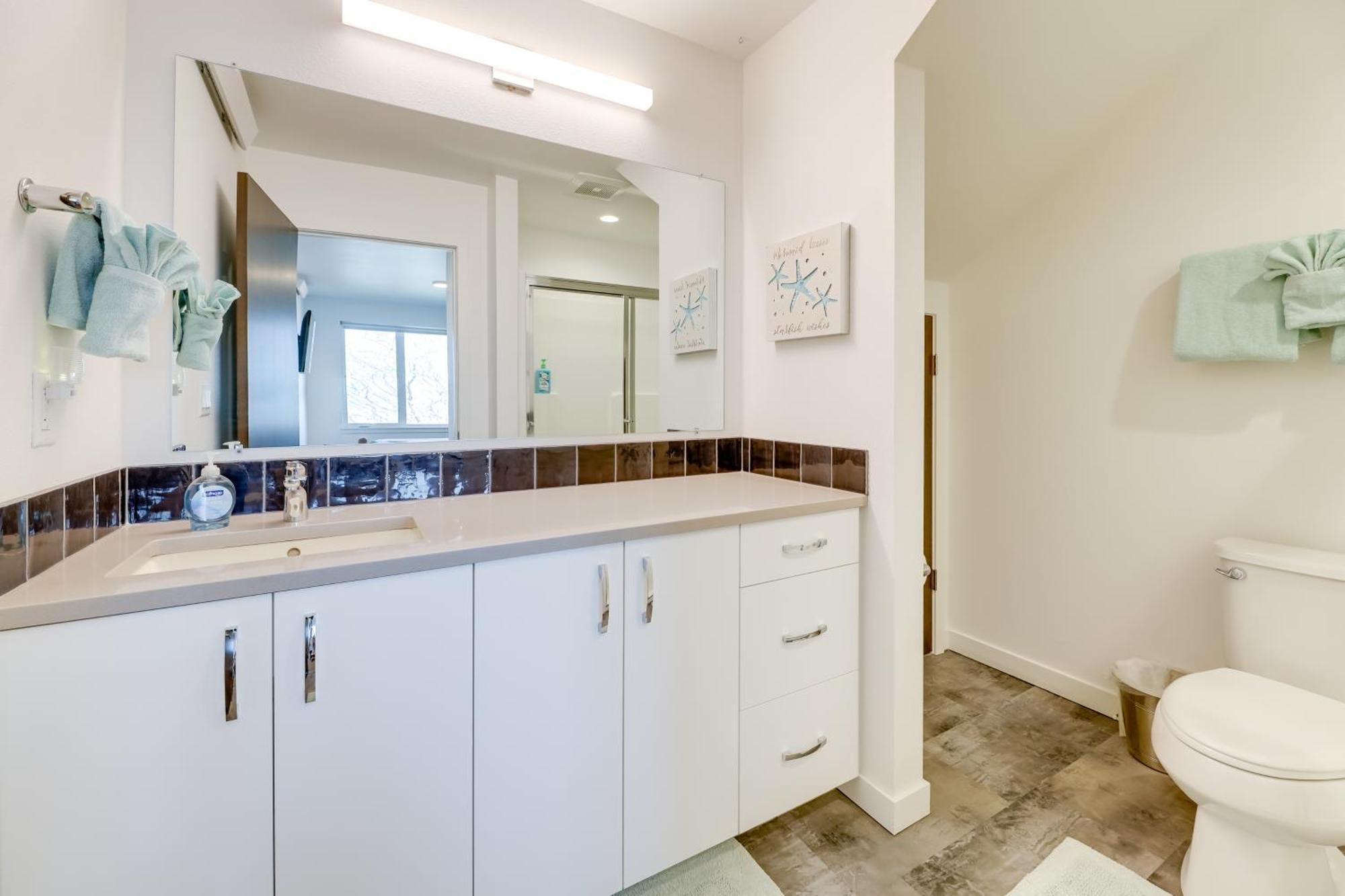 Scenic Depoe Bay Townhome With Deck Less Than 1 Mi To Parks! Exterior photo